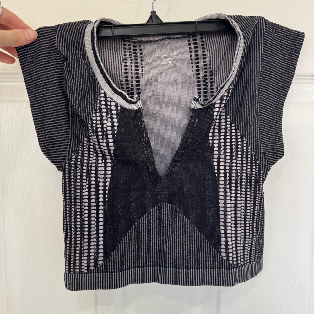 Out From Under Grey Crop‎ Exercise Top M/L